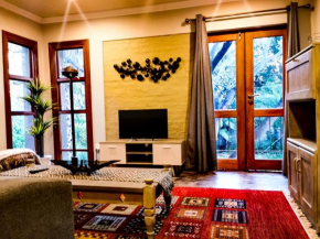Отель Moonflower Cottages  Йоханнесбург